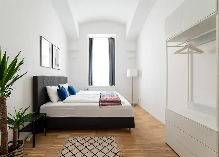 Family 2br Oasis Steps From By Hm *