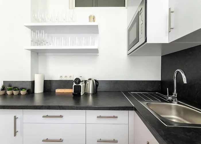 Family 2br Oasis Steps From By Hm * Viena